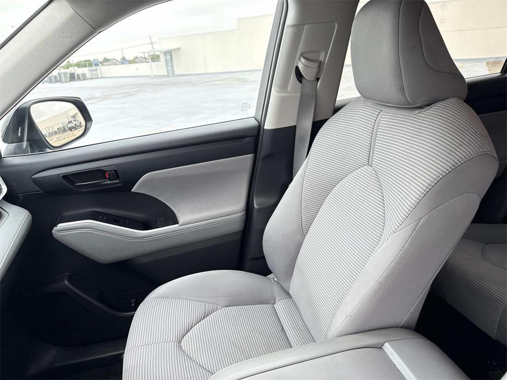 used 2023 Toyota Highlander car, priced at $34,495