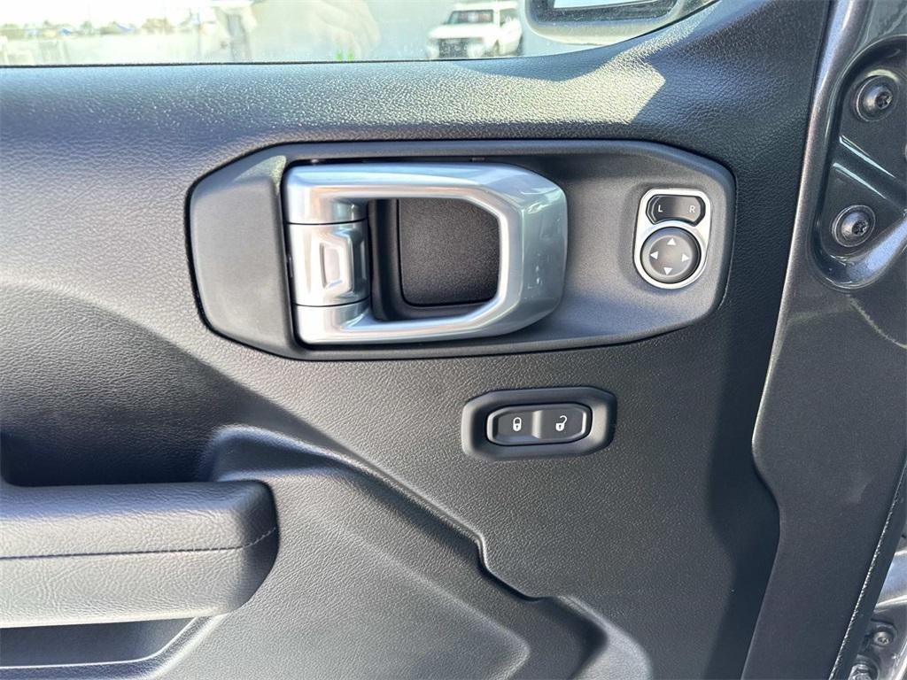 used 2025 Jeep Gladiator car, priced at $39,997