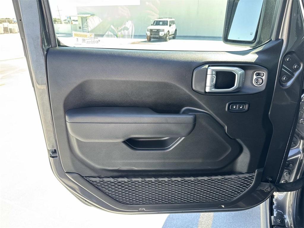 used 2025 Jeep Gladiator car, priced at $39,997