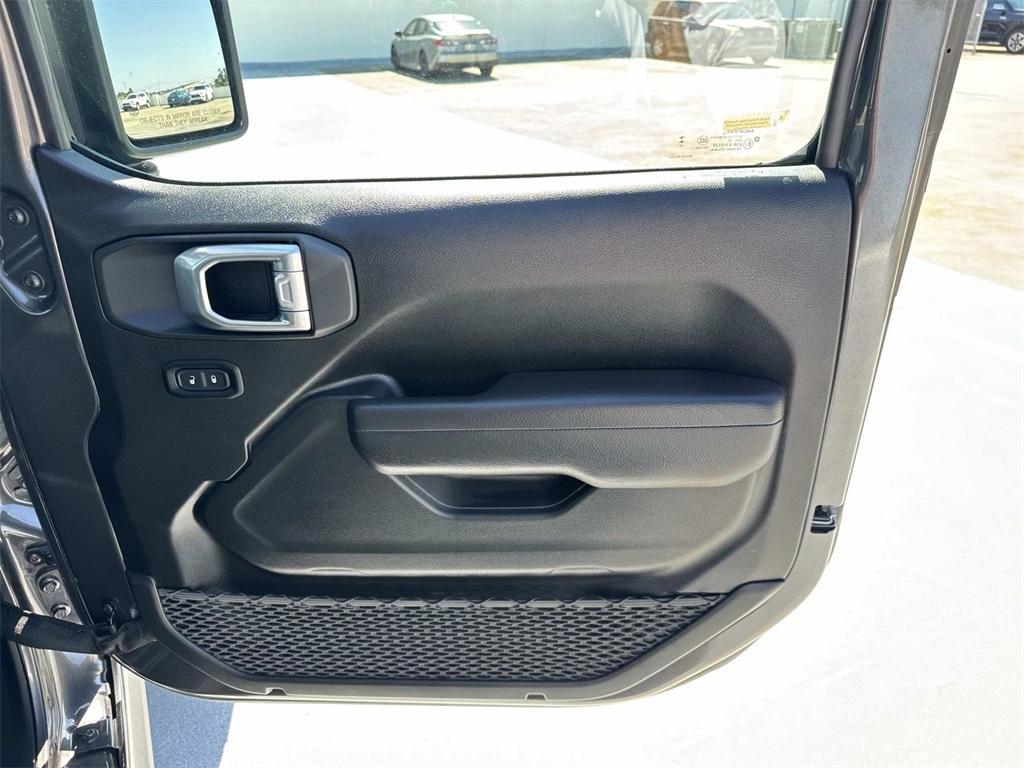 used 2025 Jeep Gladiator car, priced at $39,997