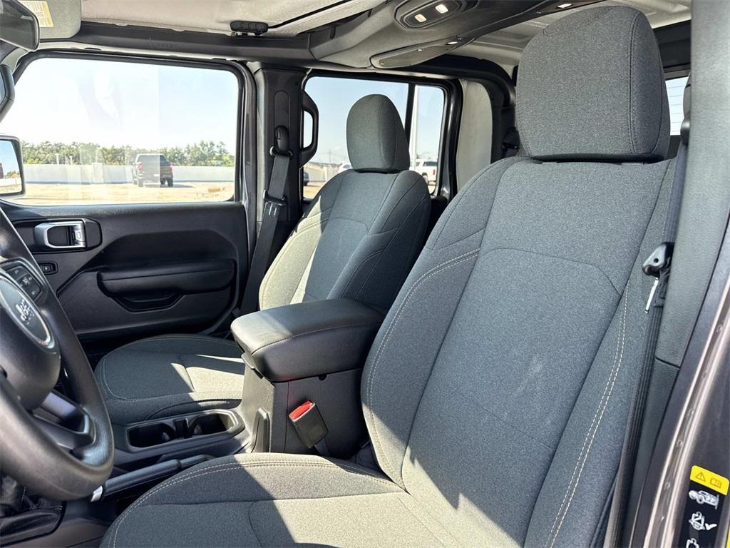 used 2025 Jeep Gladiator car, priced at $39,997