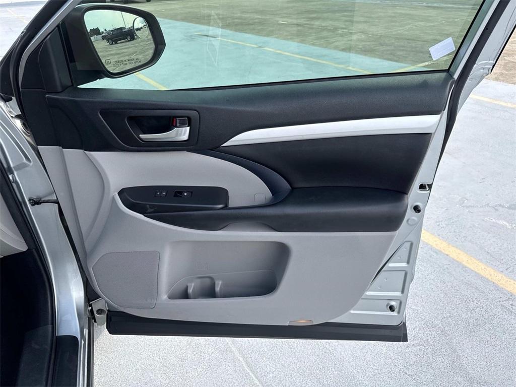 used 2018 Toyota Highlander car, priced at $26,995