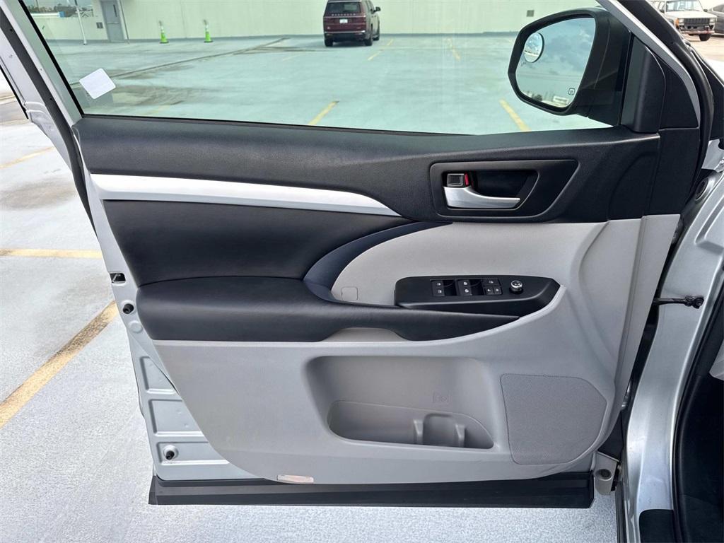 used 2018 Toyota Highlander car, priced at $26,995