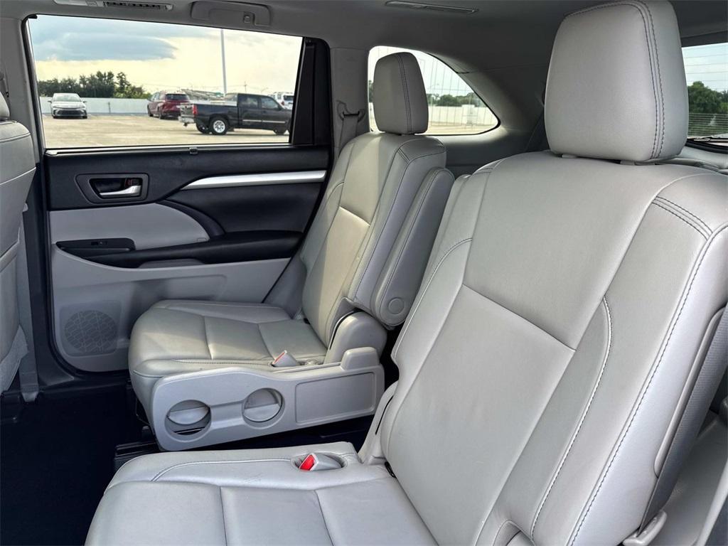 used 2018 Toyota Highlander car, priced at $26,995