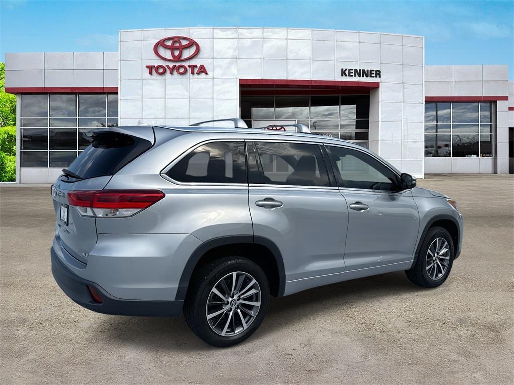 used 2018 Toyota Highlander car, priced at $26,995
