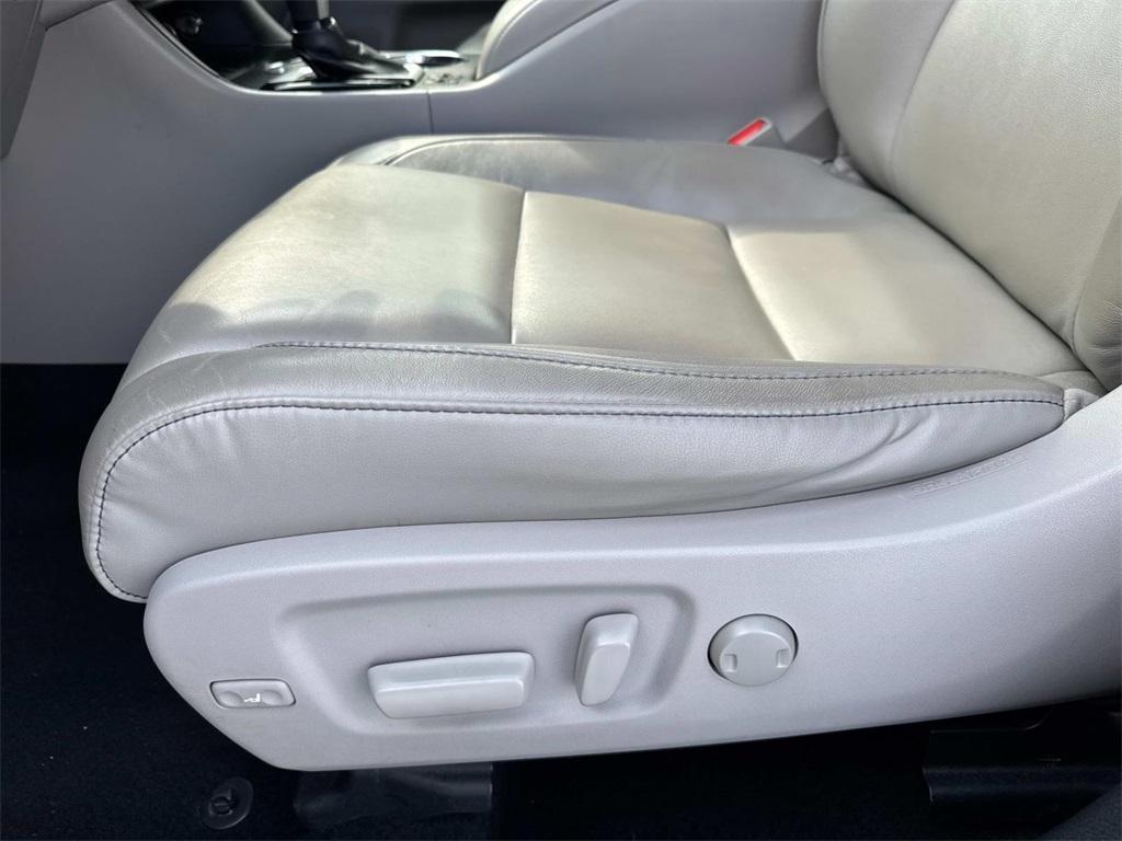 used 2018 Toyota Highlander car, priced at $26,995