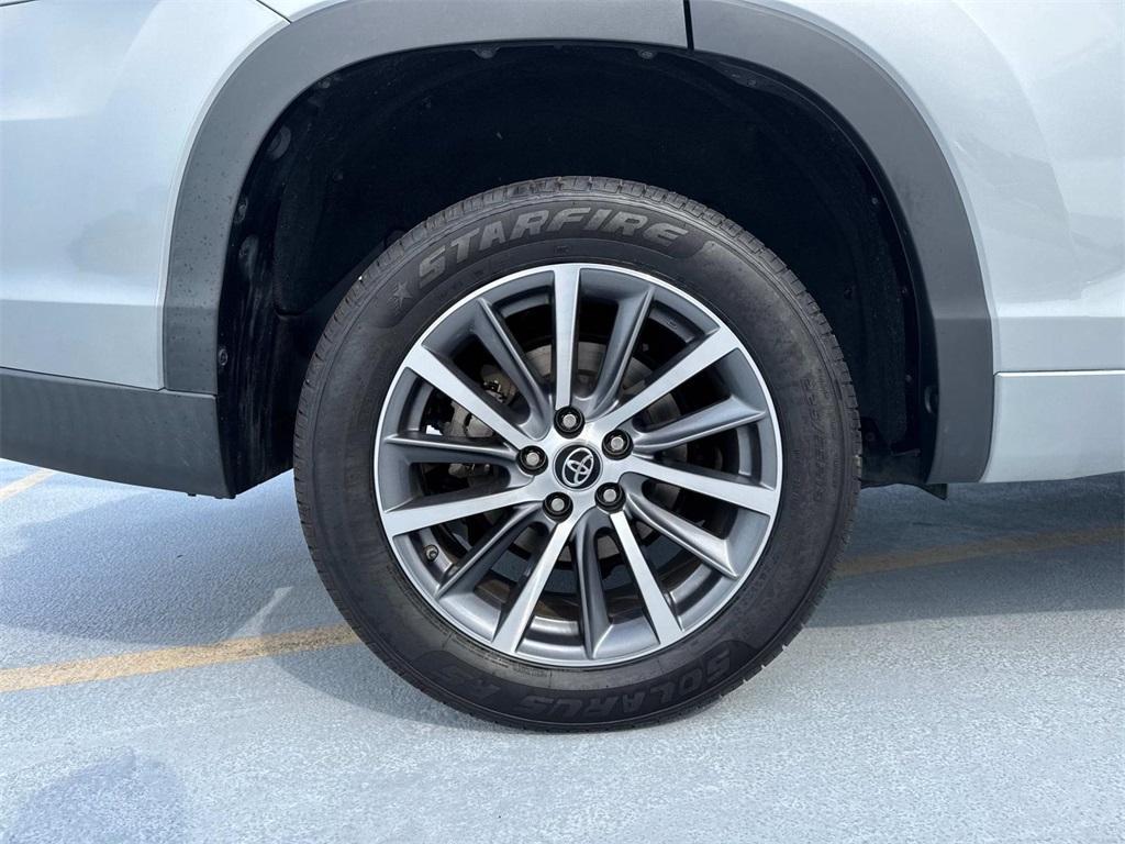 used 2018 Toyota Highlander car, priced at $26,995
