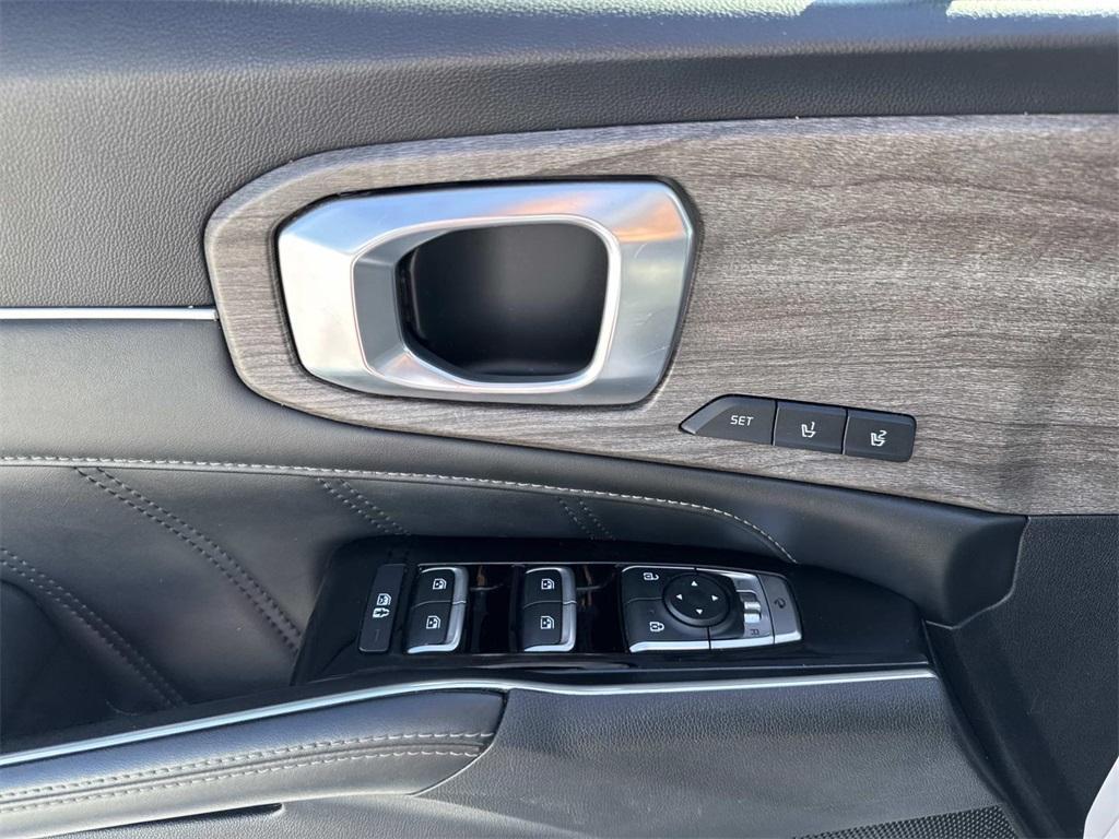 used 2022 Kia Sorento car, priced at $28,995