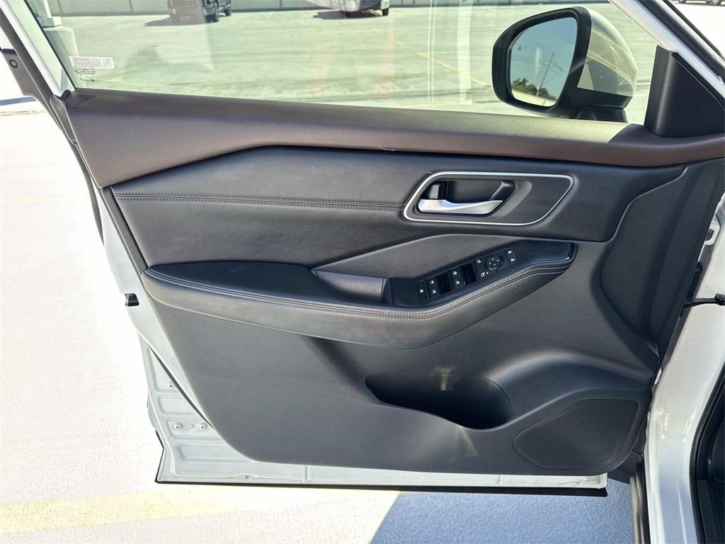 used 2021 Nissan Rogue car, priced at $22,363