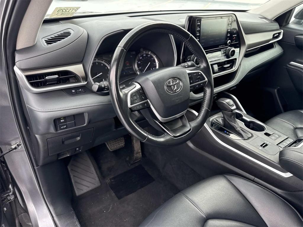 used 2022 Toyota Highlander car, priced at $32,885