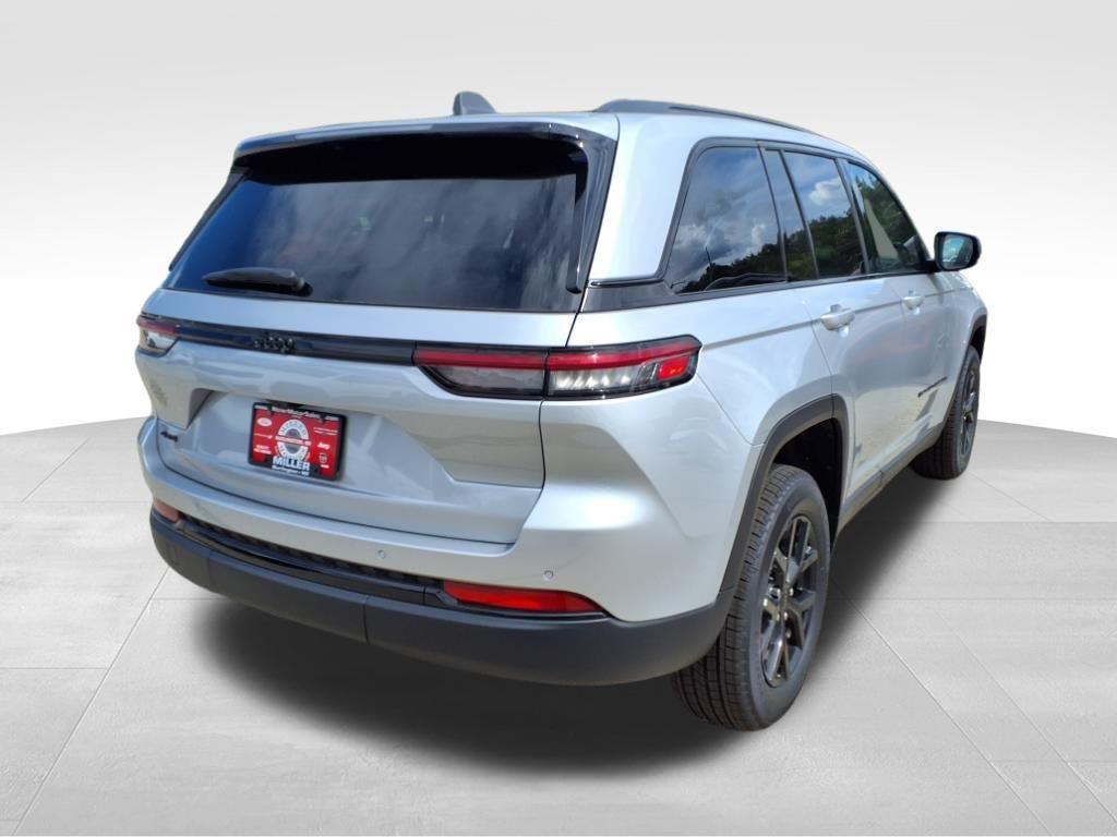 new 2025 Jeep Grand Cherokee car, priced at $43,228