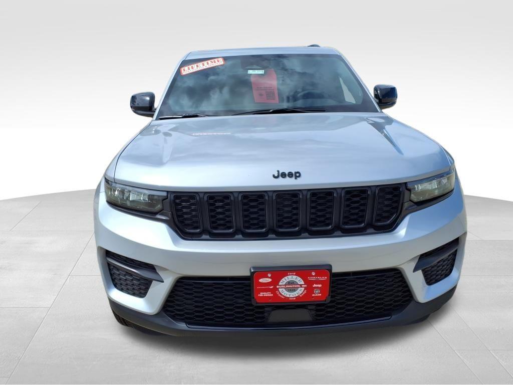 new 2025 Jeep Grand Cherokee car, priced at $43,228