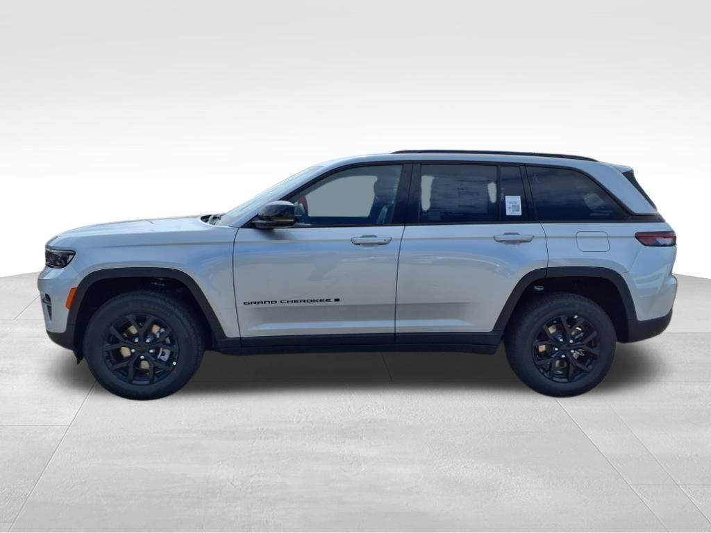 new 2025 Jeep Grand Cherokee car, priced at $43,228