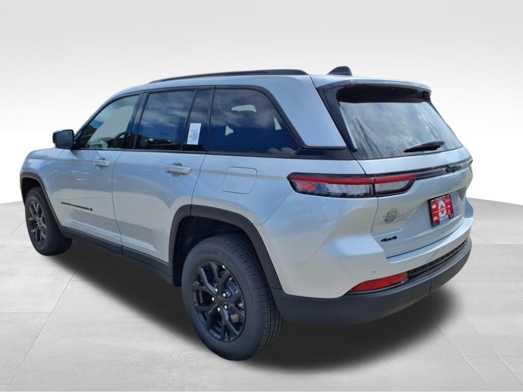 new 2025 Jeep Grand Cherokee car, priced at $43,228
