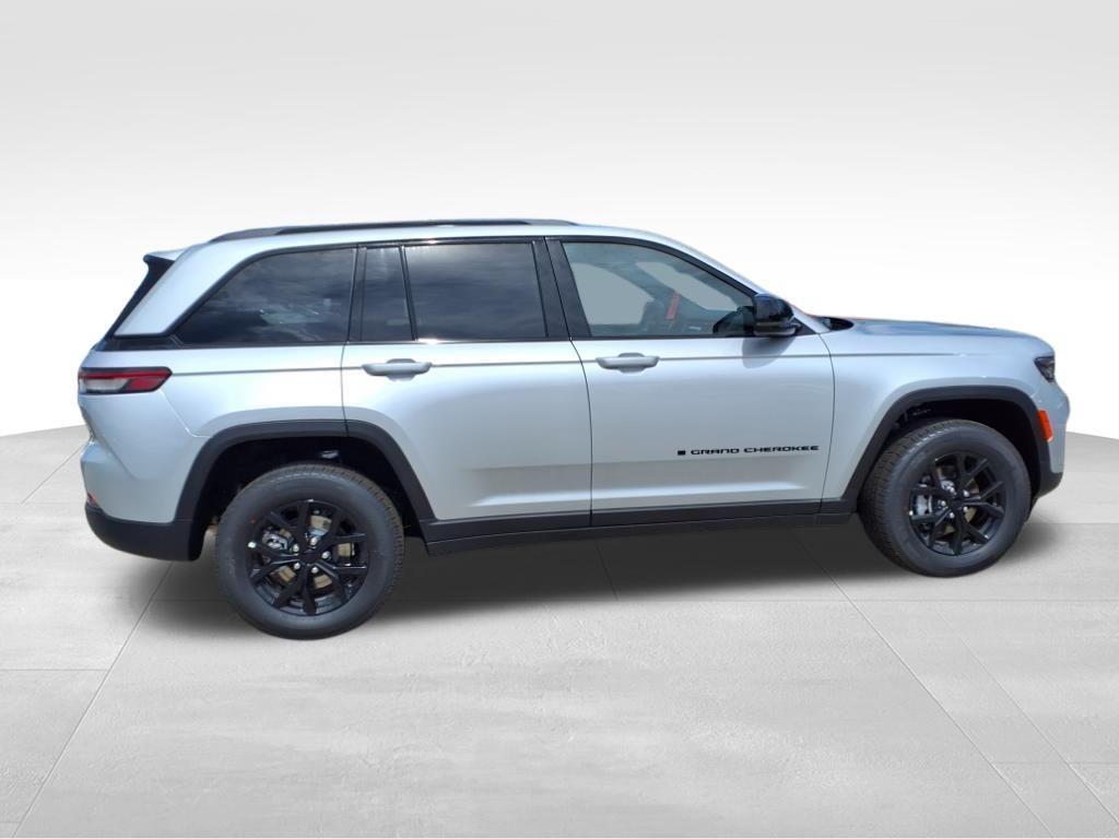 new 2025 Jeep Grand Cherokee car, priced at $43,228