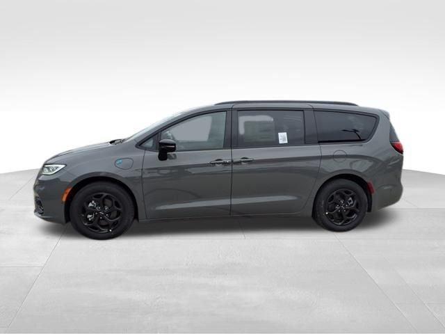 new 2025 Chrysler Pacifica Hybrid car, priced at $58,854