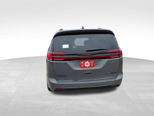 new 2025 Chrysler Pacifica Hybrid car, priced at $58,854