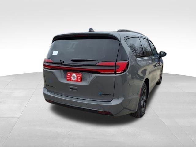 new 2025 Chrysler Pacifica Hybrid car, priced at $58,854