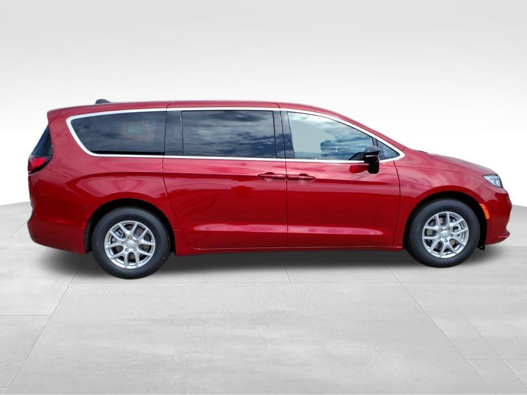 new 2026 Chrysler Pacifica car, priced at $39,785