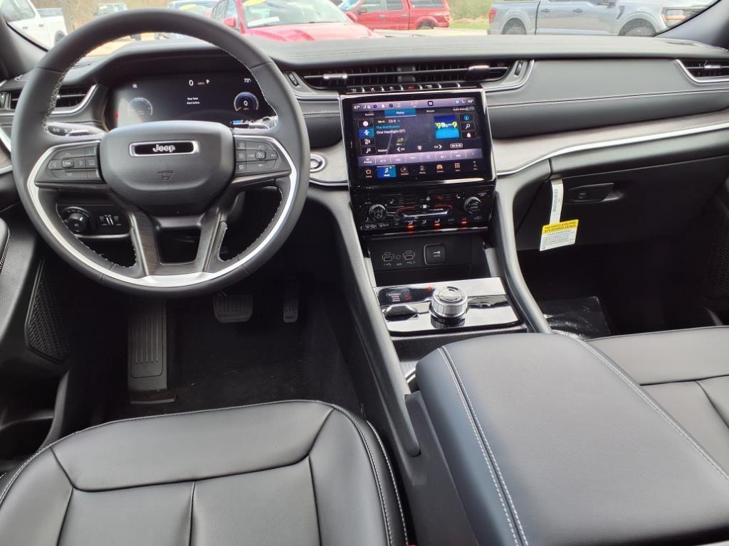 new 2025 Jeep Grand Cherokee car, priced at $49,701