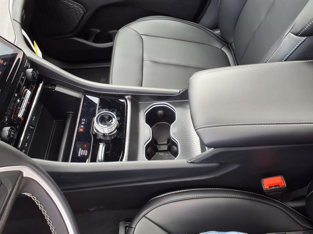 new 2025 Jeep Grand Cherokee car, priced at $49,701