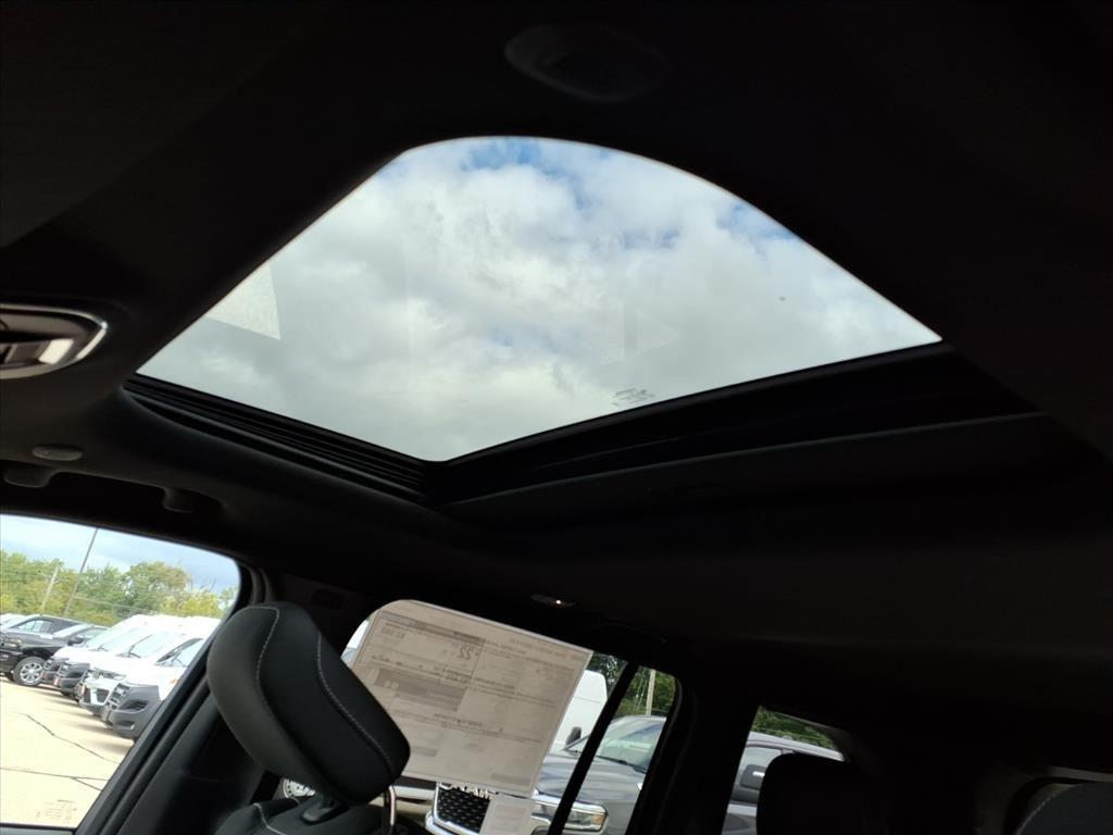 new 2025 Jeep Grand Cherokee car, priced at $39,255