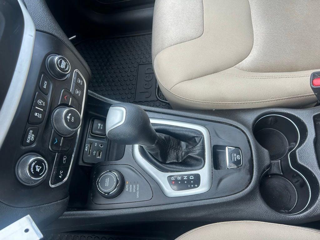 used 2018 Jeep Cherokee car, priced at $12,995