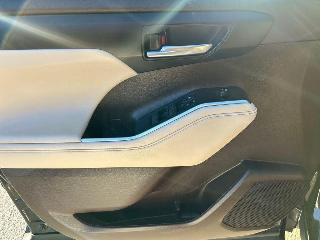 used 2022 Toyota Highlander Hybrid car, priced at $35,950