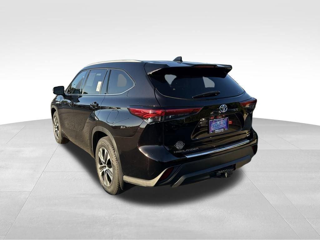 used 2022 Toyota Highlander Hybrid car, priced at $35,950