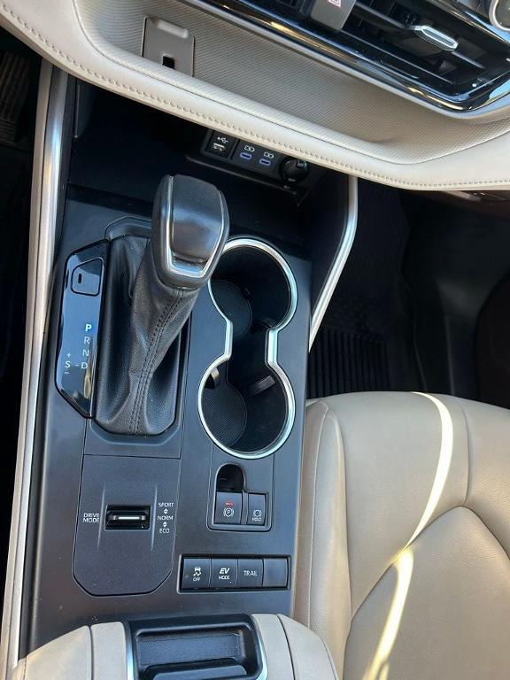 used 2022 Toyota Highlander Hybrid car, priced at $35,950