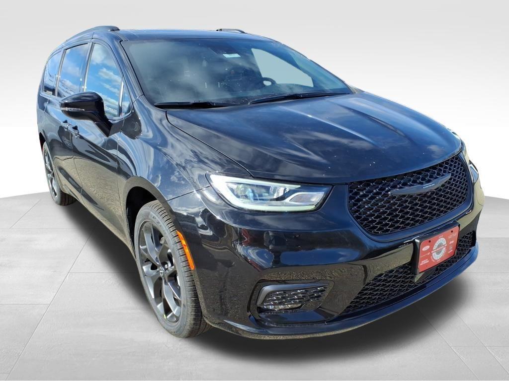 new 2026 Chrysler Pacifica car, priced at $52,254