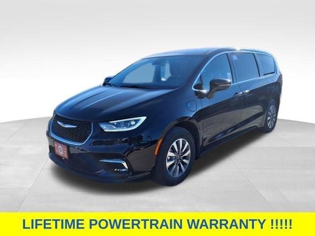 new 2025 Chrysler Pacifica Hybrid car, priced at $55,959