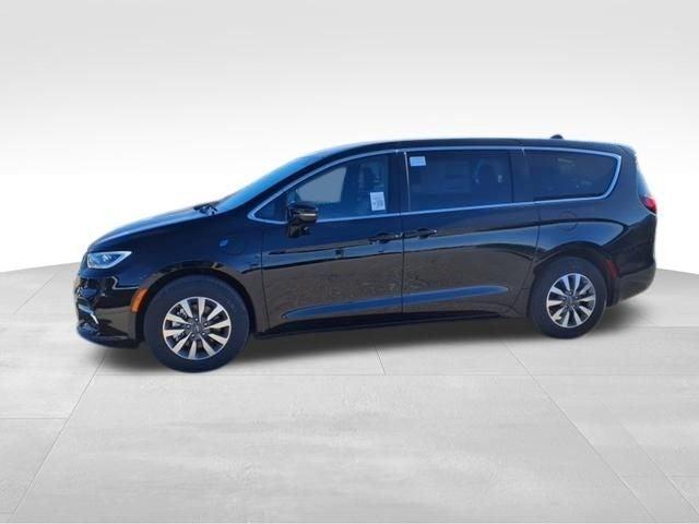 new 2025 Chrysler Pacifica Hybrid car, priced at $55,959