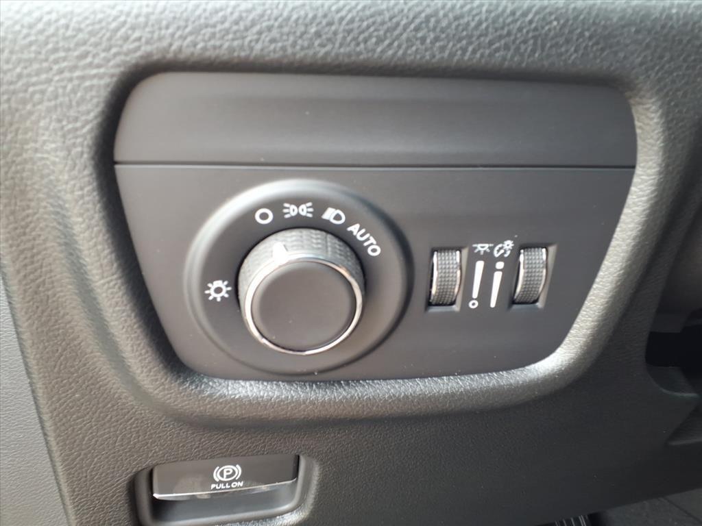 new 2025 Jeep Grand Cherokee car, priced at $42,051