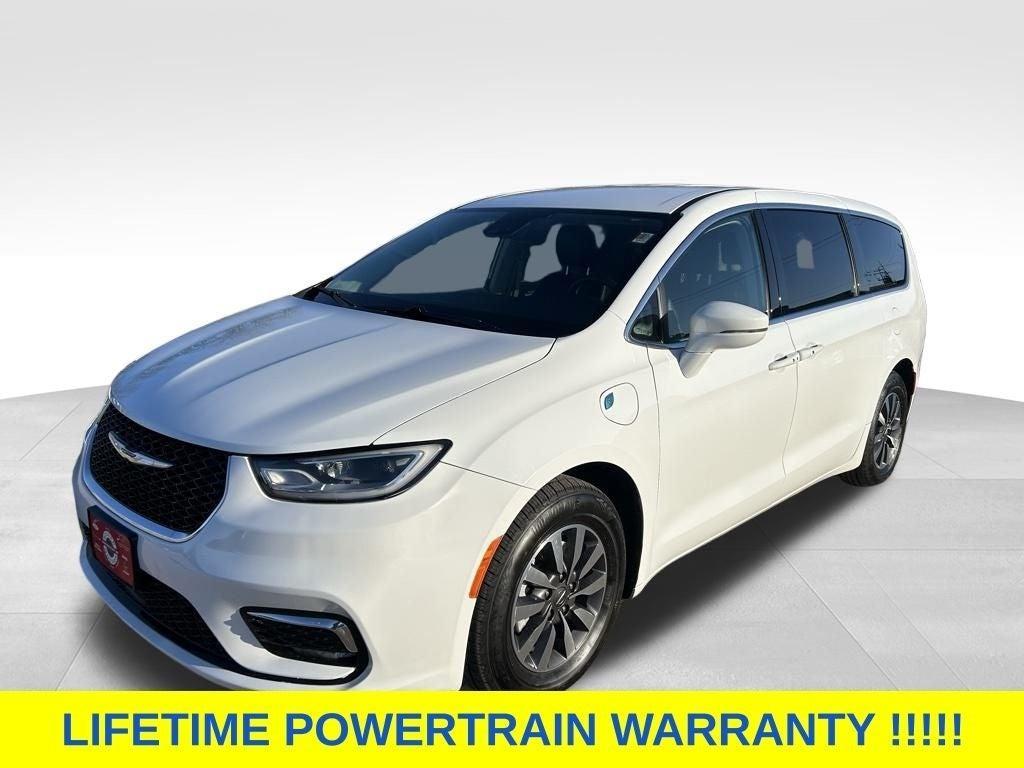 used 2022 Chrysler Pacifica Hybrid car, priced at $21,295