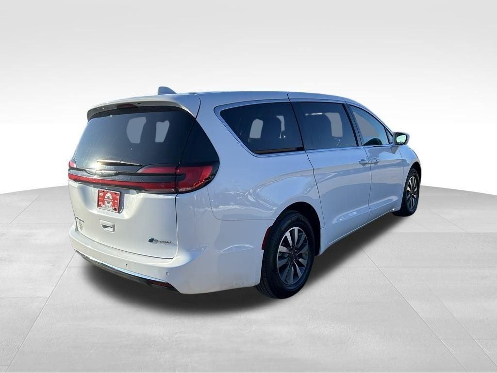 used 2022 Chrysler Pacifica Hybrid car, priced at $21,295