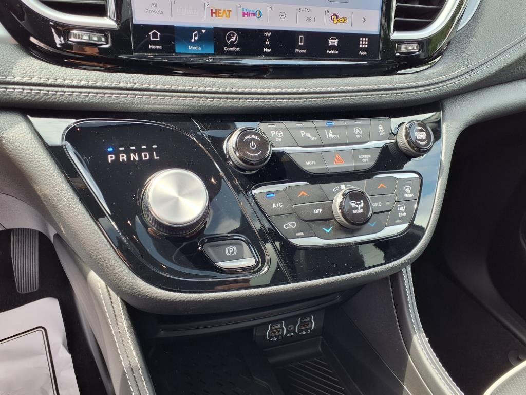 new 2025 Chrysler Pacifica car, priced at $52,644