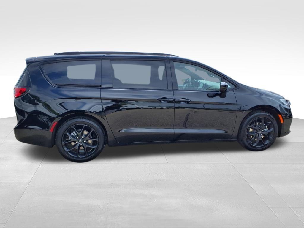 new 2025 Chrysler Pacifica car, priced at $52,644