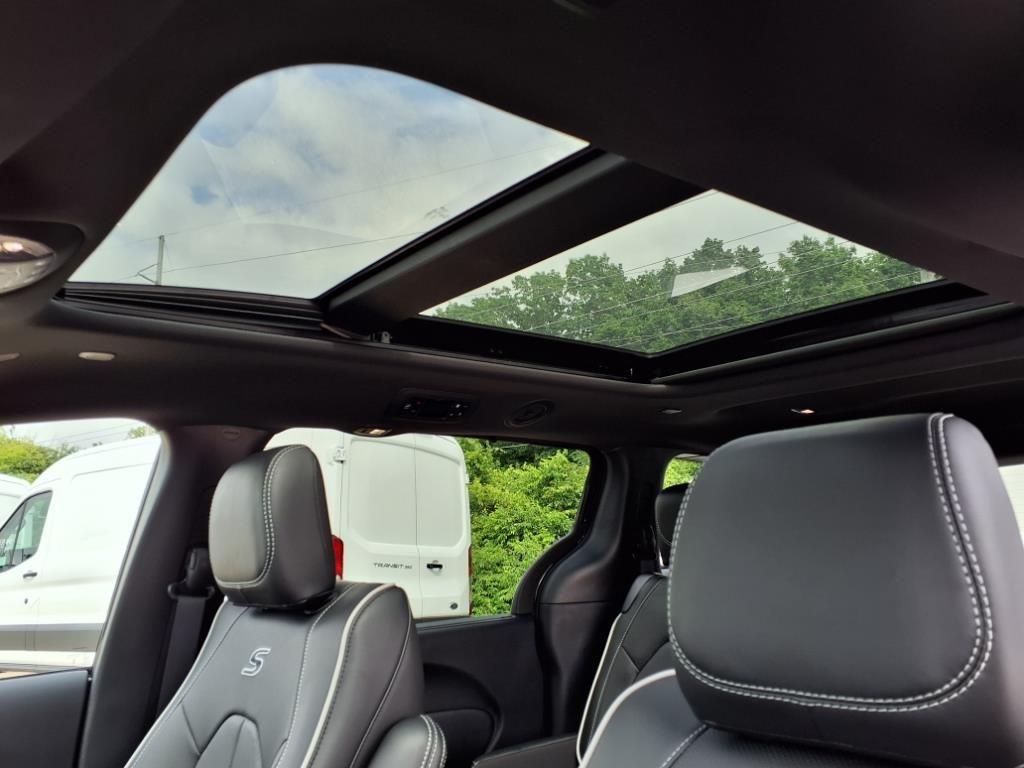 new 2025 Chrysler Pacifica car, priced at $52,644
