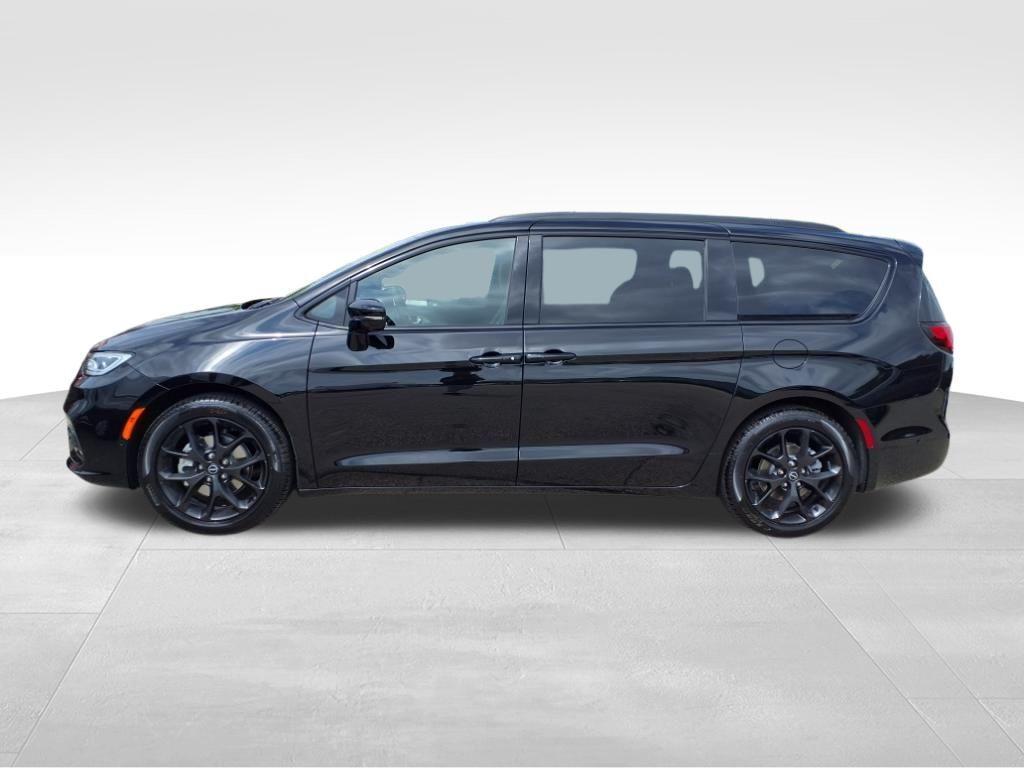 new 2025 Chrysler Pacifica car, priced at $52,644