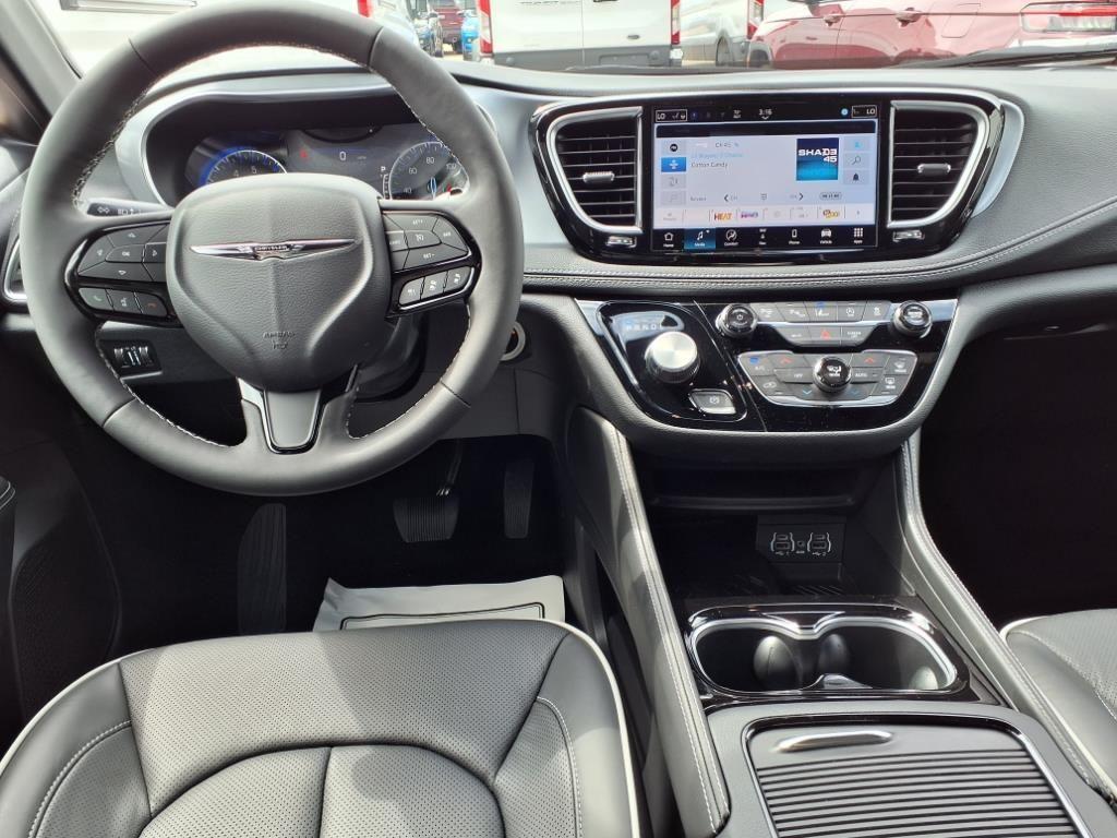 new 2025 Chrysler Pacifica car, priced at $52,644