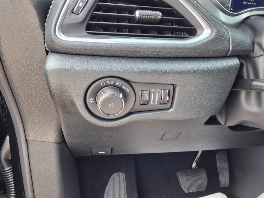 new 2025 Chrysler Pacifica car, priced at $52,644