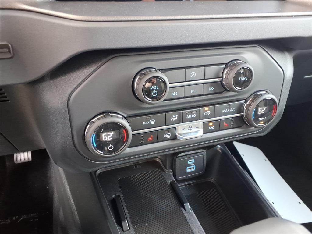 new 2025 Ford Bronco car, priced at $41,684