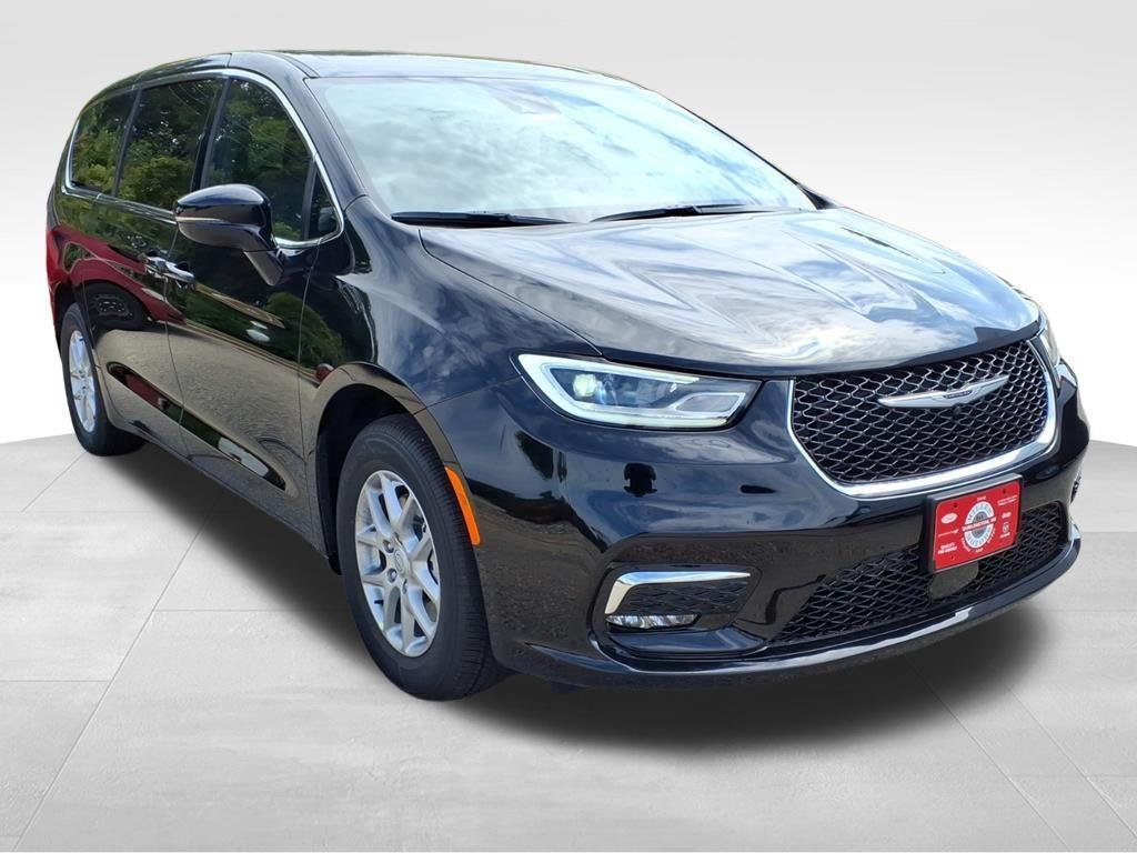 new 2026 Chrysler Pacifica car, priced at $41,965
