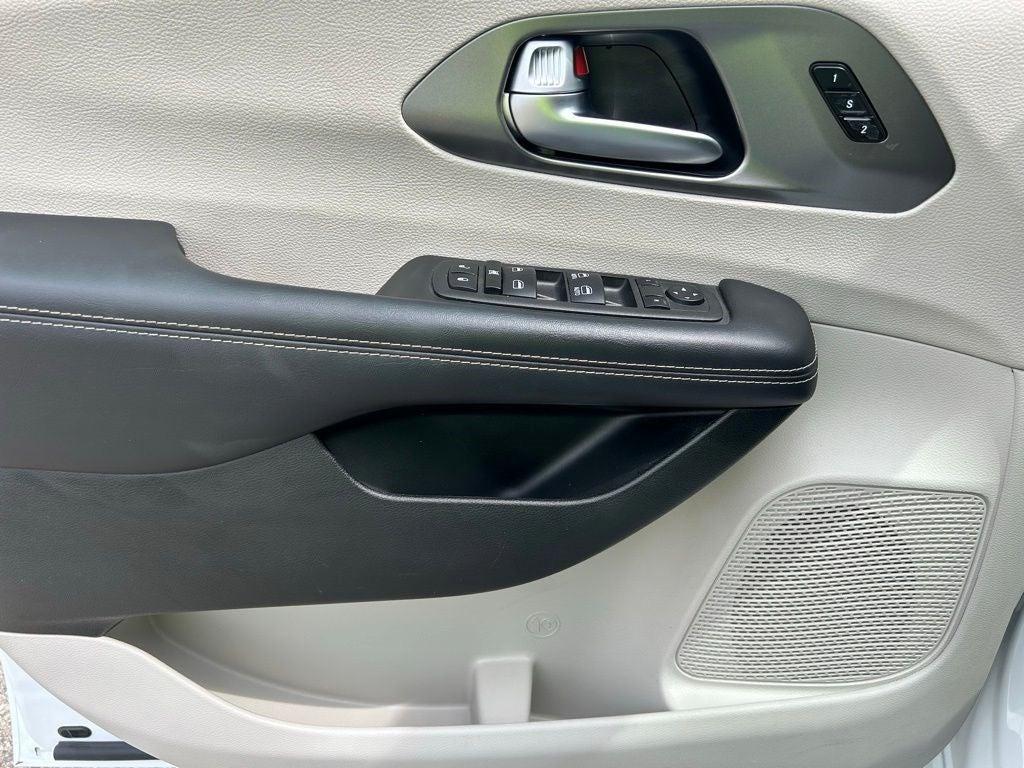 used 2023 Chrysler Pacifica car, priced at $27,495