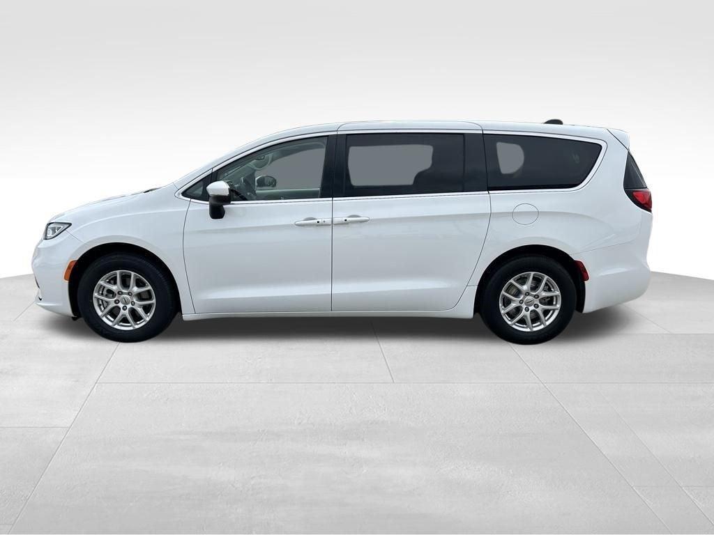 used 2023 Chrysler Pacifica car, priced at $27,495