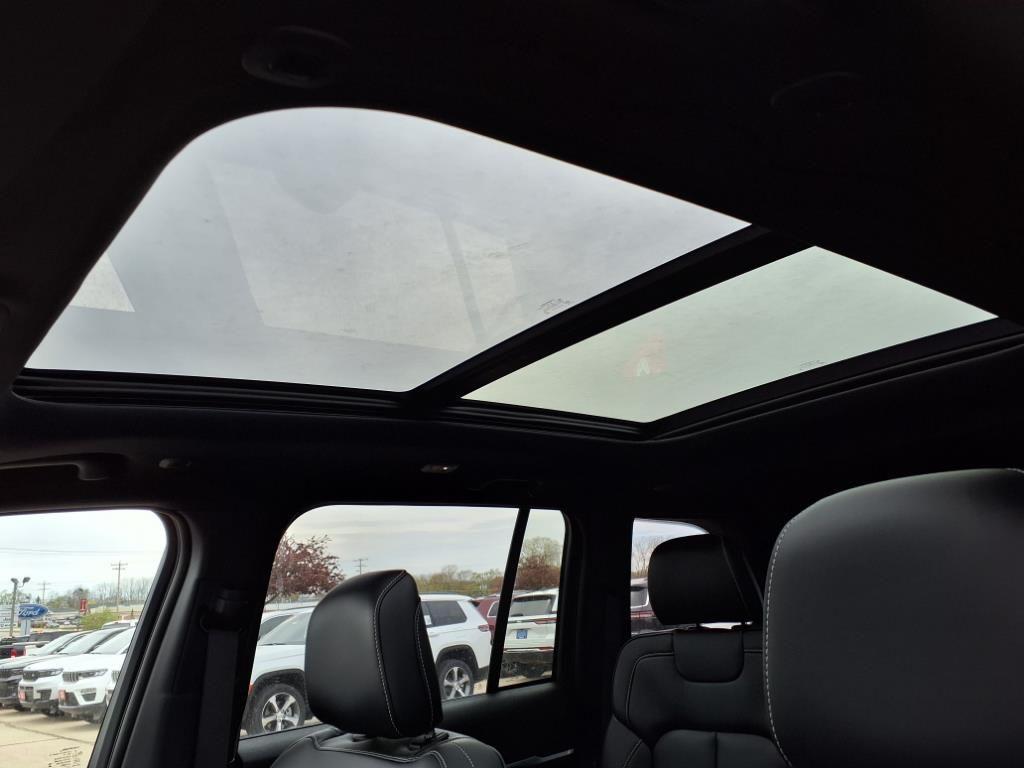 new 2025 Jeep Grand Cherokee car, priced at $53,134