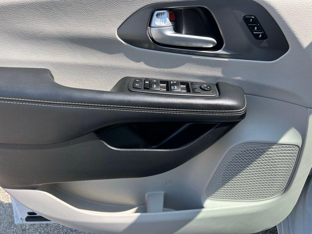 used 2024 Chrysler Pacifica car, priced at $30,455