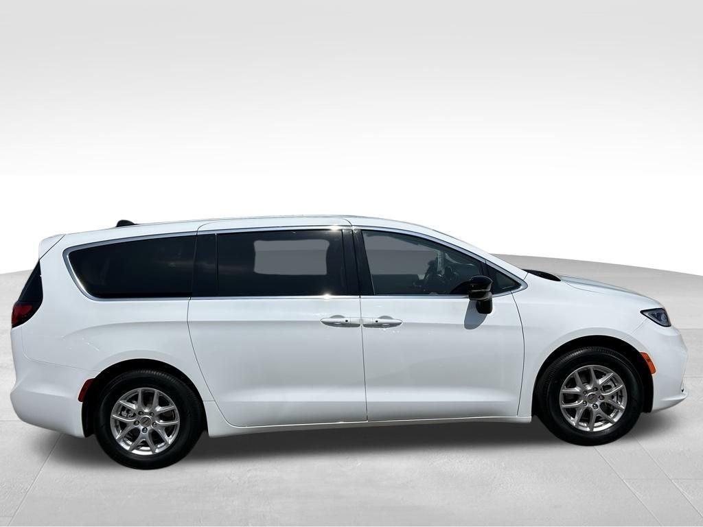 used 2024 Chrysler Pacifica car, priced at $28,690