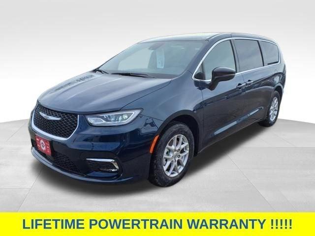 new 2025 Chrysler Pacifica car, priced at $44,873